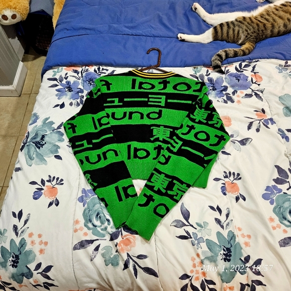 Forever21 Sweater - Picture 2 of 3